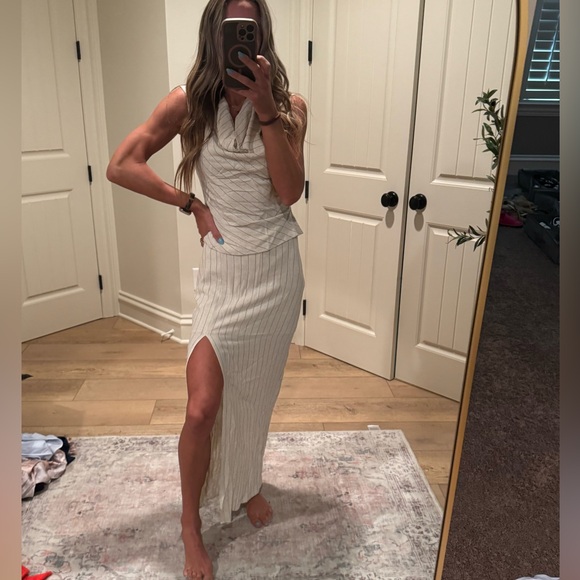 Aakaa Cream Maxi Skirt with Slit, sleeveless top. Set. - Picture 1 of 2